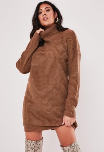 Plus Size Kurzes Pulloverkleid mit Rollkragen in Mokka