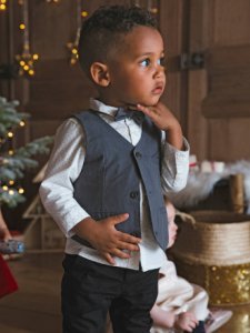 Vertbaudet - Conjunto para bebé niño de ceremonia con chaleco de punto + camisa + pajarita + pantalón gris oscuro liso
