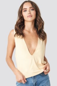 Statement By NA-KD Influencers Hannah Whiting Deep Front Top - Beige