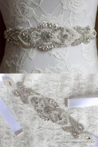Biały pasek z kryształkami i perełkami do sukni ślubnej 506