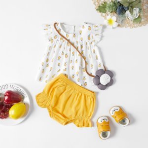 Baby Girl Summer Lemon Print Flutter-sleeve Top and Solid Ruffled PP Shorts Set
