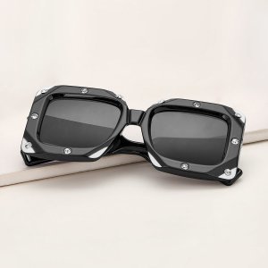 Rhinestone Engraved Square Frame Sunglasses
