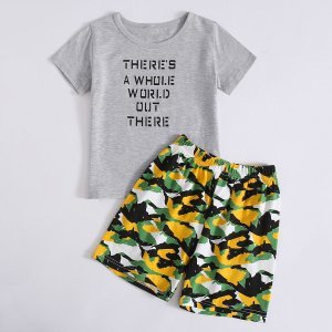 Toddler Boys Slogan Graphic Tee & Camo Shorts Pajama Set