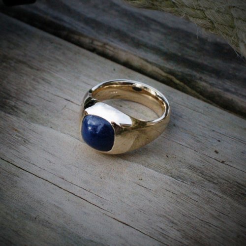 9kt Yellow Gold & Blue Sapphire Statement Ring