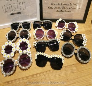 2017 New style Flower Rhinestone Decoration sunglasses,CE FDA Women Vintage round goggles,cheap beach travel eyewear sun shades