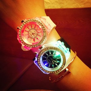 Led Flash Luminous Watch Personality trends students lovers jellies woman men's watches 7 color light Wrist Watch