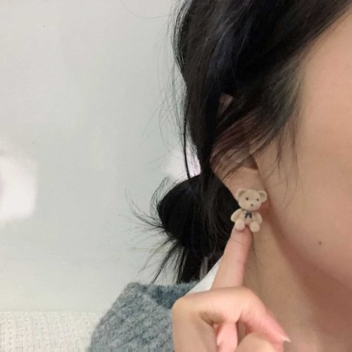 Hongfang super cute three-dimensional Plush bow tie Cartoon Bear Earrings 925 silver needle autumn style girls' sense Earrings
