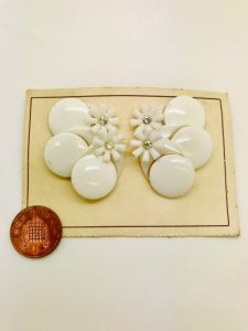 Authentic Vintage 1940s-50s Clip On White Floral Abstract Acrylic Resin Earrings by The Schein Brothers