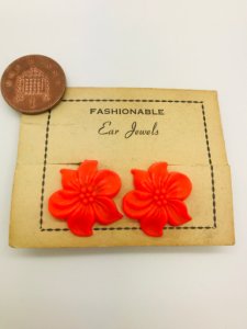 Authentic Vintage 1940s-50s Screw Back Orange Flower Acrylic Resin Earrings by The Schein Brothers