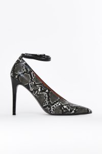 Wallis - **black point high heel court shoe, black