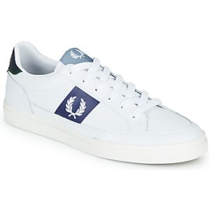 Fred Perry  B8198 LEATHER / WHITE / NAVY  men's Shoes (Trainers) in White