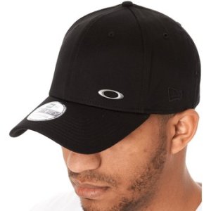 Oakley  New Era Black Tinfoil Curved Peak Flexfit Cap  men's Cap in Black