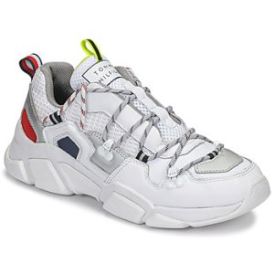 Tommy Hilfiger  CITY VOYAGER CHUNKY SNEAKER  women's Shoes (Trainers) in White