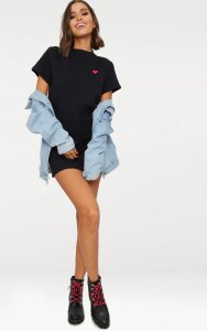 Prettylittlething - Black heart embroidered t shirt dress