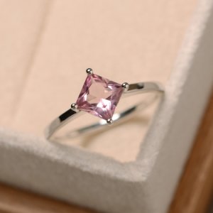 Pretty Jewellery - 0.75 carat princess cut sapphire 10k white gold over solitaire anniversary ring