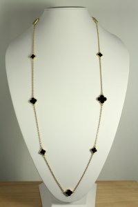 Mix size onyx motif necklace. 10 alhambra motif.