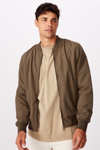 Cotton On Men - Resort Bomber Jacket - Textured khaki