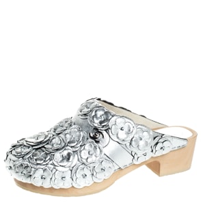 Chanel Metallic Silver Camellia Embellished CC Lock Wooden Clogs Size 40.5