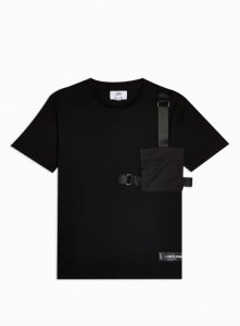 T-shirt noir avec poche latérale et boucle par Sixth June