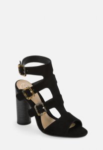 Sandales noires à  boucles avec talons carrés