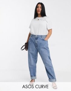 ASOS DESIGN Curve high rise 'Slouchy' mom jeans in midwash-Blue
