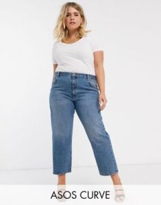 ASOS DESIGN Curve Mid rise 'off duty' straight leg jeans in mid vintage wash-Blue