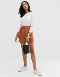 ASOS DESIGN linen gutsy shorts with buckle-Brown