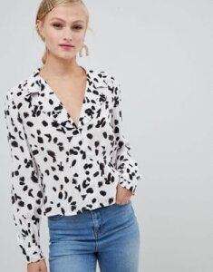 ASOS DESIGN waisted tea blouse with collar detail in abstract print and long sleeves-Multi