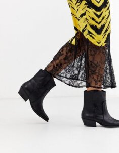Bershka western stitch detail boots in black