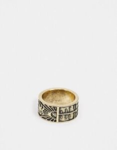 Classics 77 band ring in gold with scenic engraved design