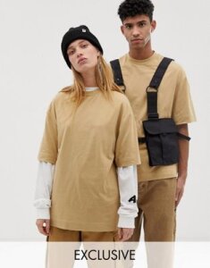 COLLUSION Unisex t-shirt in tan-Brown
