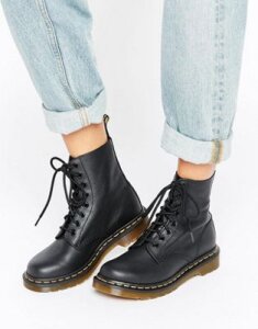 Dr Martens 1460 Pascal 8 eye boots in black