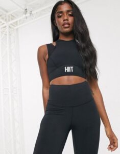 HIIT bra in black with racer back detail