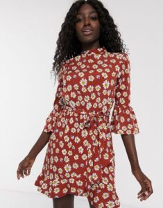 Influence tie waist swing dress with three quarter length sleeves in floral print-Red