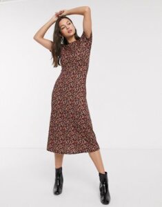 New Look ruched sleeve midi dress in ditsy floral-Brown