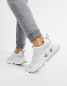 Nike Ryz 365 white and green sneakers