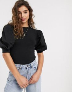 Pieces top with puff sleeves in black