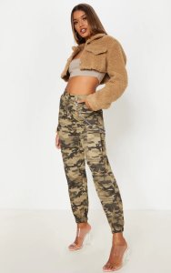 Prettylittlething - Pantalon cargo imprimé camouflage kaki à détail poches, kaki