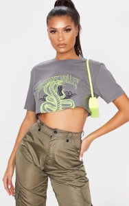 Prettylittlething - Tee-shirt court gris à design serpent, gris